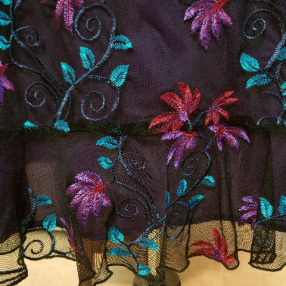 🆕️⬇️Donna Morgan Embroidered Floral Sheath Dress - Picture 5 of 9